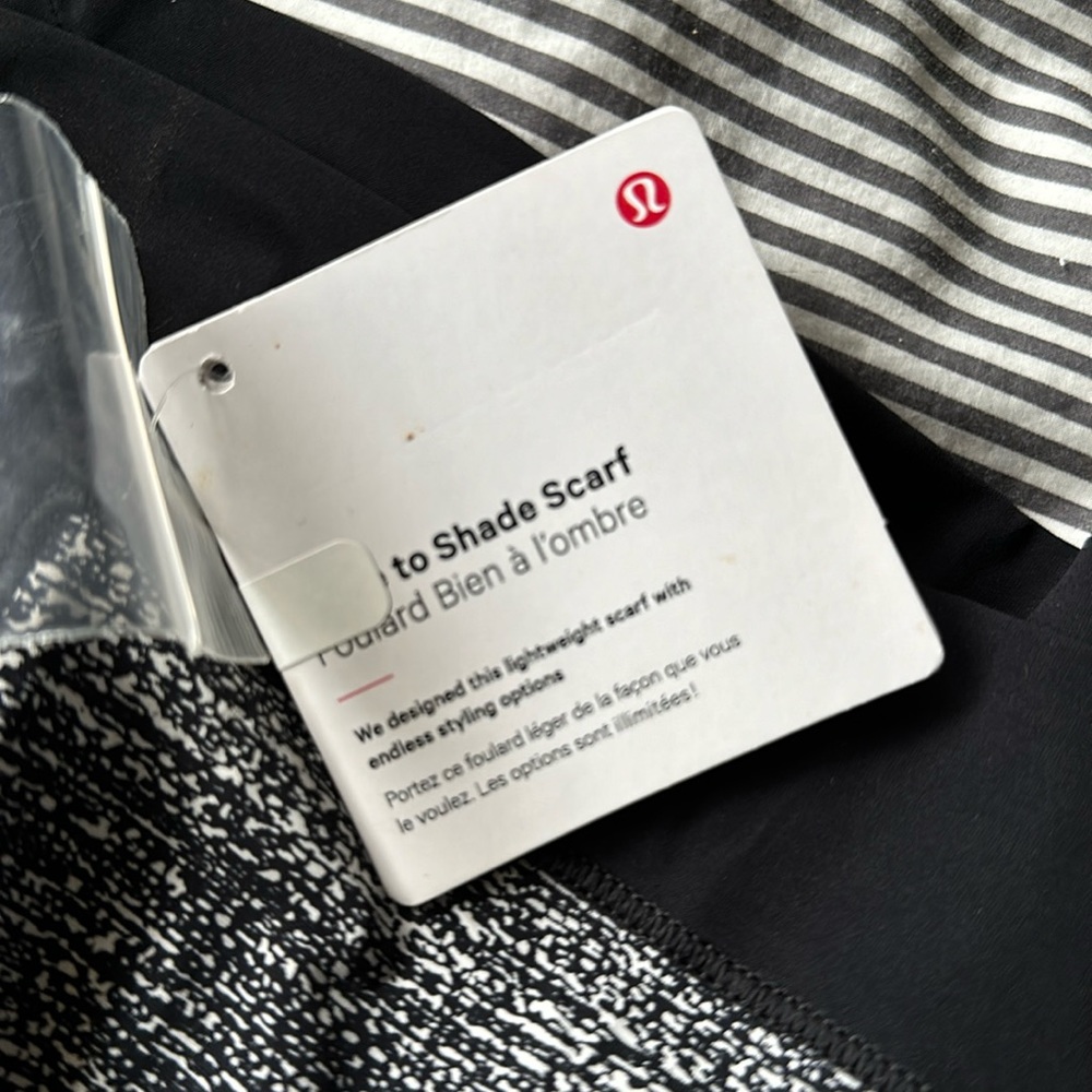 Lululemon shade scarf NWT